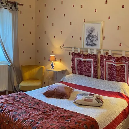 Charme Du Velay : Maison De Caractere Avec Cheminee, Terrasse Et Equipements Bebe A St-paulien - Fr-1-582-266 *