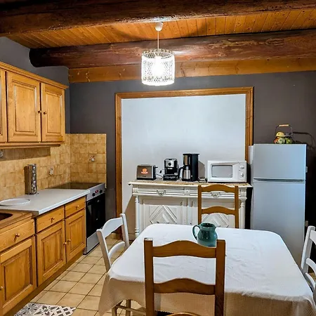 Charme Du Velay : Maison De Caractere Avec Cheminee, Terrasse Et Equipements Bebe A St-paulien - Fr-1-582-266 Casa de Férias *