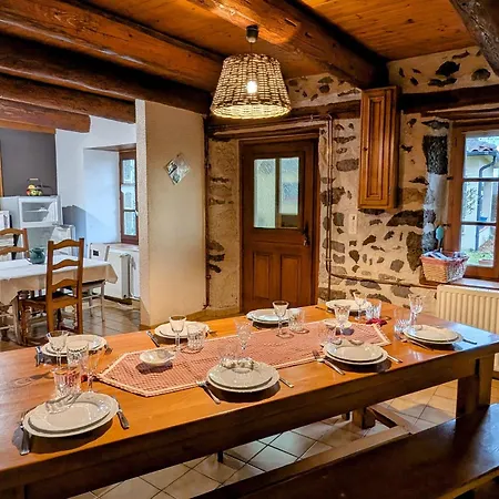 Casa de Férias Charme Du Velay : Maison De Caractere Avec Cheminee, Terrasse Et Equipements Bebe A St-paulien - Fr-1-582-266 *
