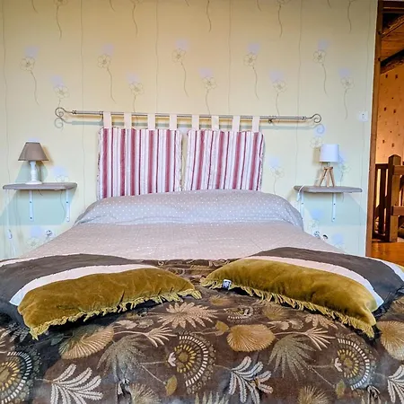Casa de Férias Charme Du Velay : Maison De Caractere Avec Cheminee, Terrasse Et Equipements Bebe A St-paulien - Fr-1-582-266 Saint-Paulien