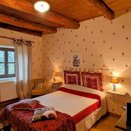 Charme Du Velay : Maison De Caractere Avec Cheminee, Terrasse Et Equipements Bebe A St-paulien - Fr-1-582-266 *