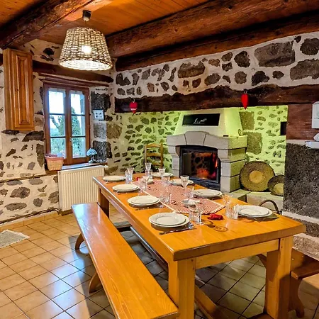 Charme Du Velay : Maison De Caractere Avec Cheminee, Terrasse Et Equipements Bebe A St-paulien - Fr-1-582-266